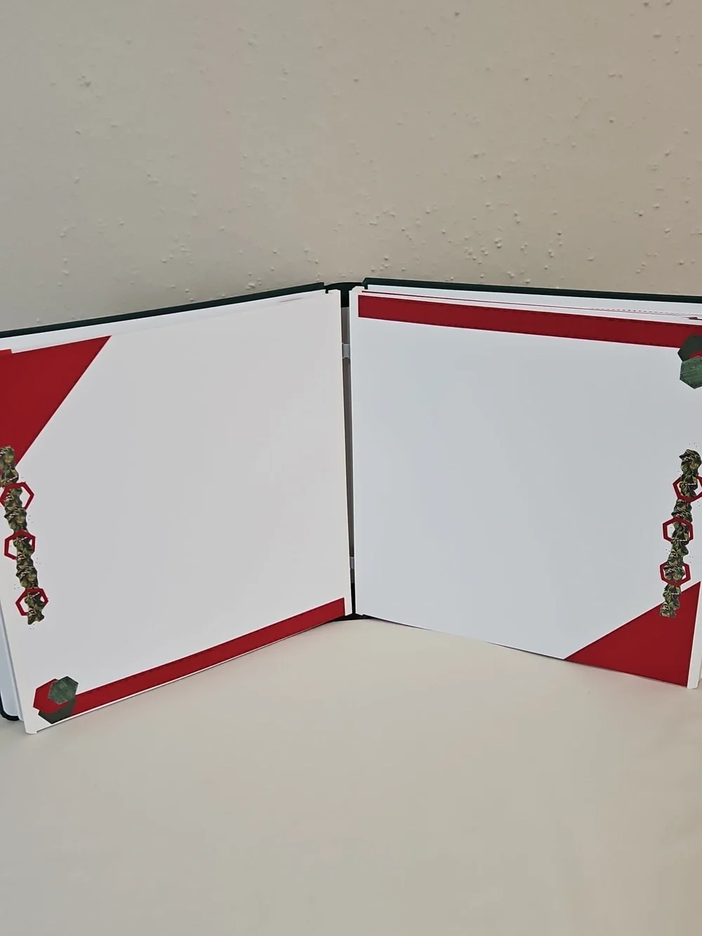 Creative Memories 12x12 Christmas Scrapbook Album Green Pre-Decorated Retired